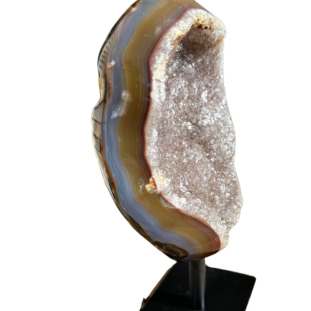 banded agate side view of crystallization in the center