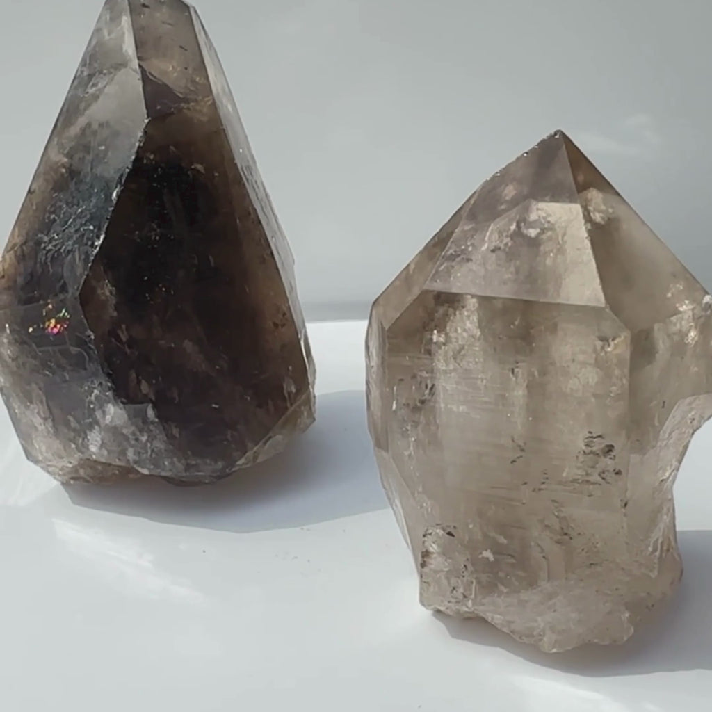 Smoky Quartz Point Video with 2 variation in sizes spining in a circle